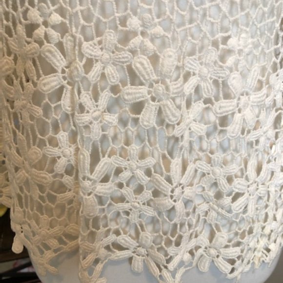 Off White Flower Lace Top- Size Small - Picture 3 of 6
